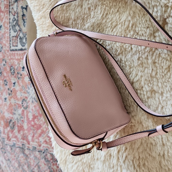Gorgeous Coach Soft Pink Leather Camera Style Crossbody Bag 💖 - Picture 16 of 16